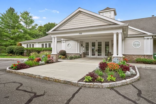 39 Woodcrest Lane 39, Danbury, CT 06810