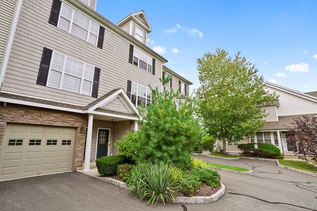 39 Woodcrest Lane 39, Danbury, CT 06810