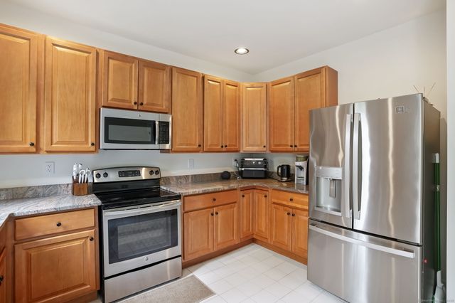 39 Woodcrest Lane 39, Danbury, CT 06810