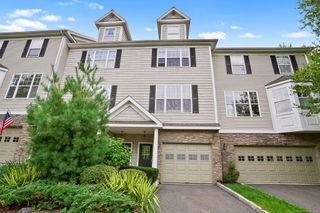 39 Woodcrest Lane 39, Danbury, CT 06810