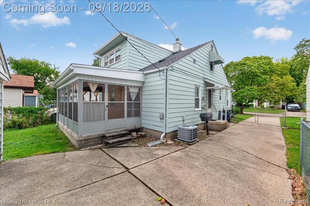 2326 Rowland Avenue, Royal Oak, MI 48067