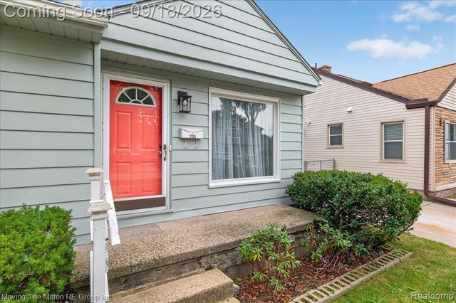 2326 Rowland Avenue, Royal Oak, MI 48067