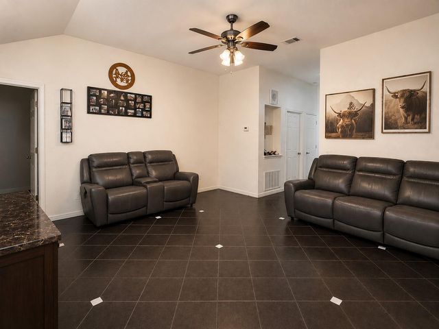120 Evergreen CIR, Georgetown, TX 78626