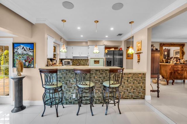 4221 NE 16th Avenue, Oakland Park, FL 33334