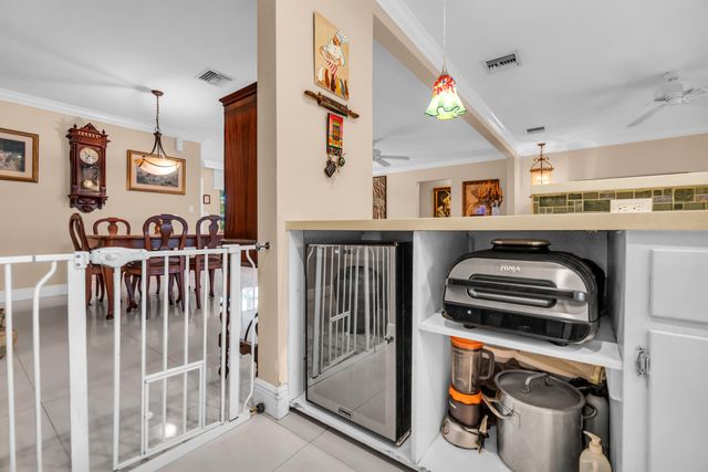4221 NE 16th Avenue, Oakland Park, FL 33334