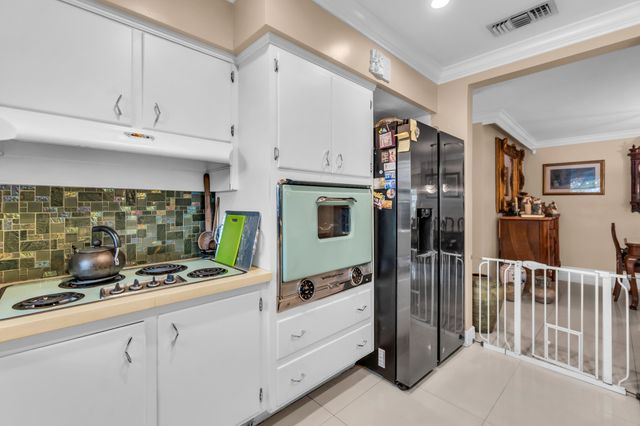 4221 NE 16th Avenue, Oakland Park, FL 33334