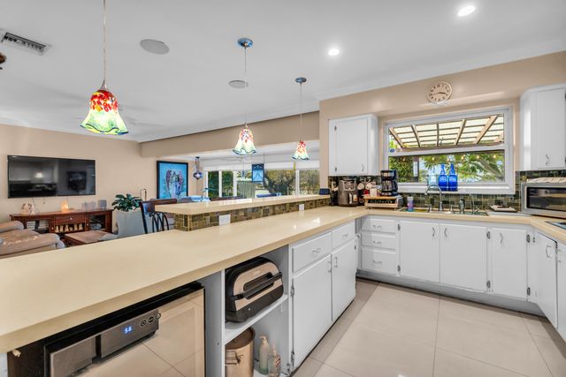 4221 NE 16th Avenue, Oakland Park, FL 33334