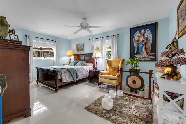 4221 NE 16th Avenue, Oakland Park, FL 33334