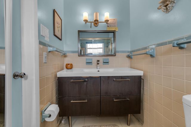 4221 NE 16th Avenue, Oakland Park, FL 33334