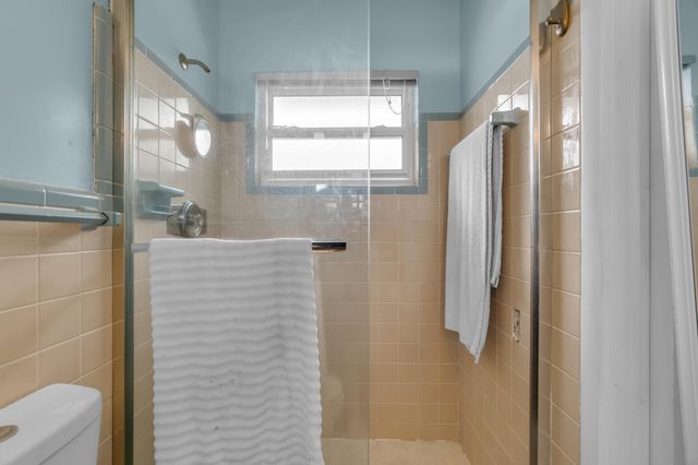 4221 NE 16th Avenue, Oakland Park, FL 33334