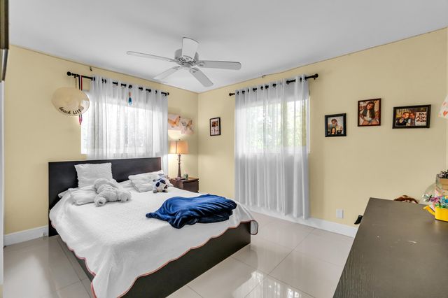 4221 NE 16th Avenue, Oakland Park, FL 33334