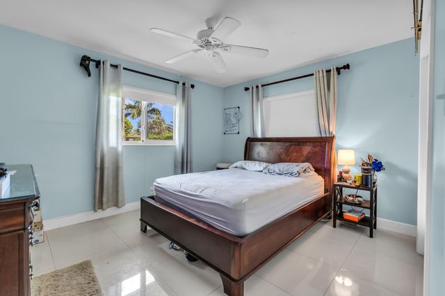 4221 NE 16th Avenue, Oakland Park, FL 33334