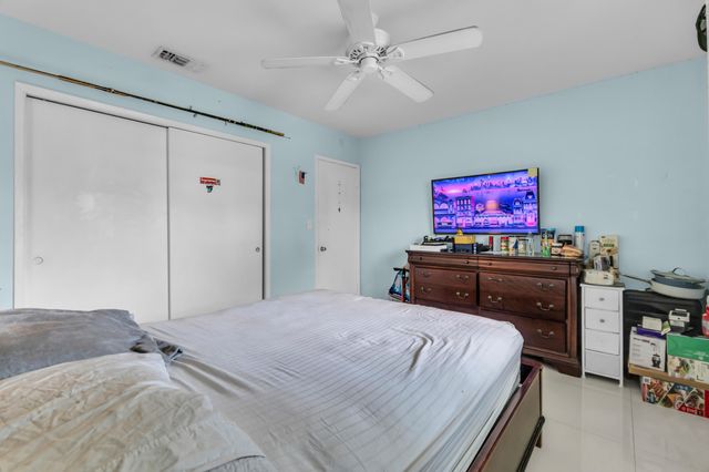 4221 NE 16th Avenue, Oakland Park, FL 33334