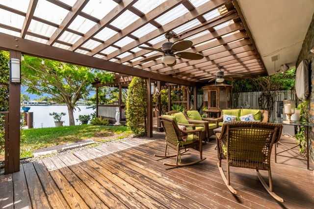 4221 NE 16th Avenue, Oakland Park, FL 33334