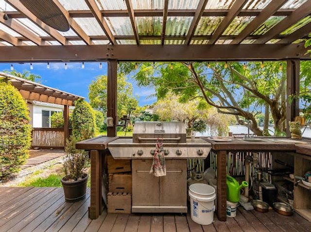 4221 NE 16th Avenue, Oakland Park, FL 33334