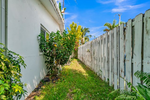 4221 NE 16th Avenue, Oakland Park, FL 33334