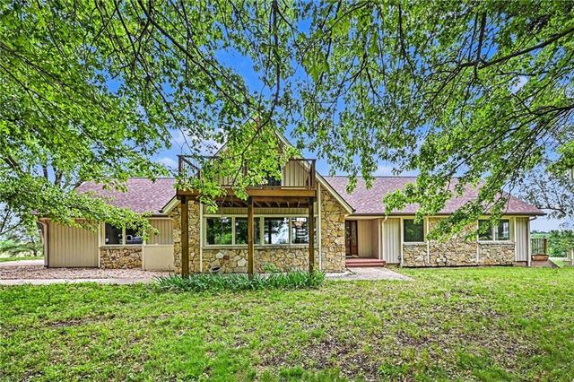 9899 NW Blair Lane, Gower, MO 64454