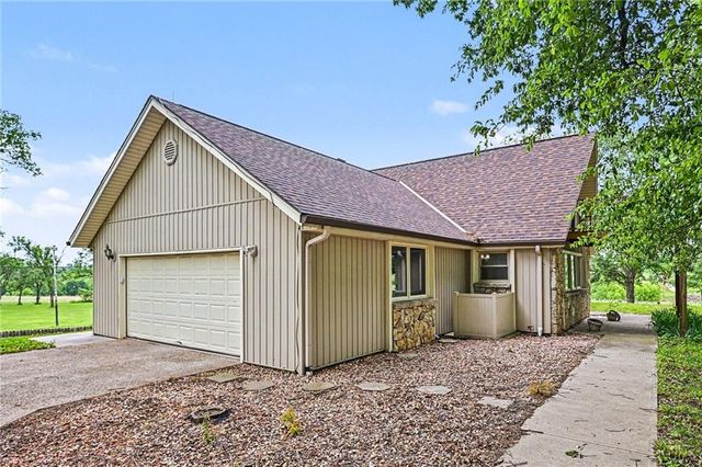 9899 NW Blair Lane, Gower, MO 64454