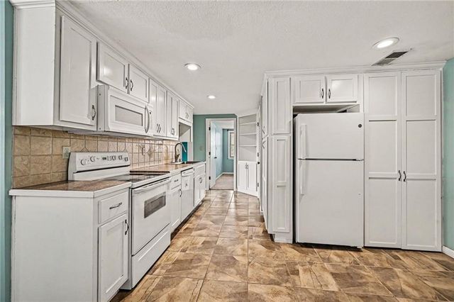 9899 NW Blair Lane, Gower, MO 64454