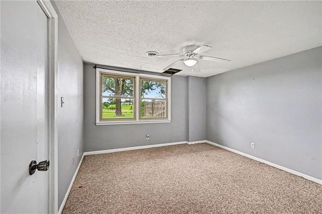 9899 NW Blair Lane, Gower, MO 64454