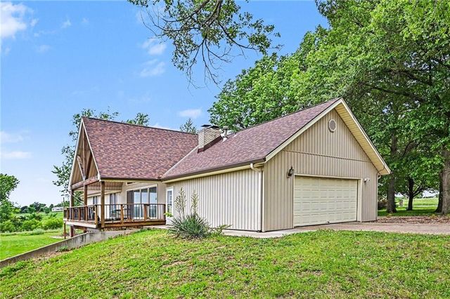 9899 NW Blair Lane, Gower, MO 64454