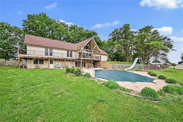 9899 NW Blair Lane, Gower, MO 64454