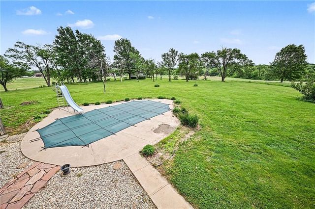 9899 NW Blair Lane, Gower, MO 64454