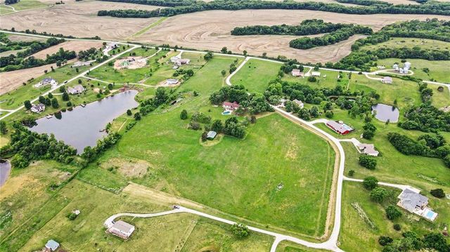 9899 NW Blair Lane, Gower, MO 64454