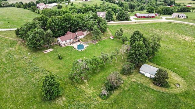 9899 NW Blair Lane, Gower, MO 64454