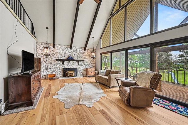9899 NW Blair Lane, Gower, MO 64454