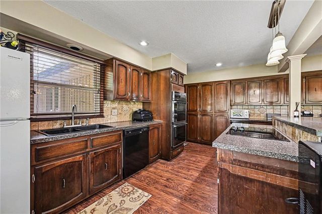9899 NW Blair Lane, Gower, MO 64454