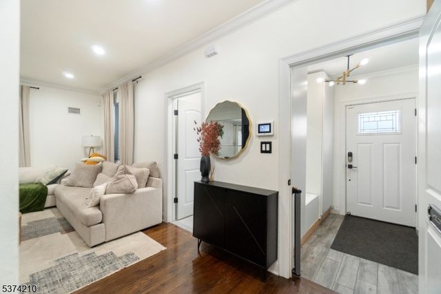 122 4Th Ave, East Orange City, NJ 07017