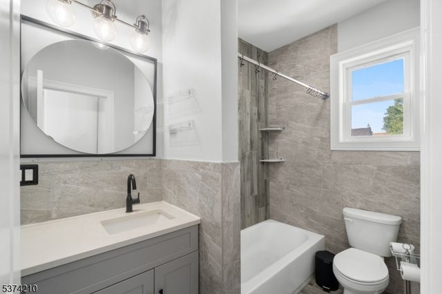 122 4Th Ave, East Orange City, NJ 07017