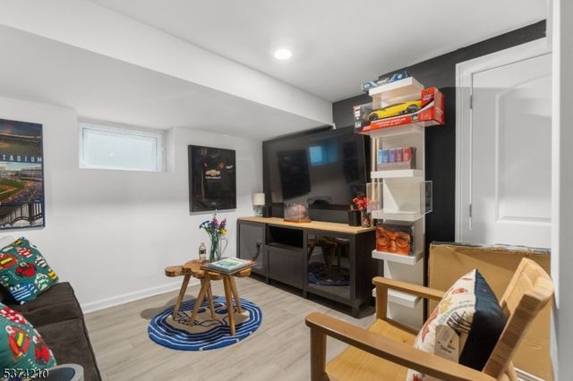 122 4Th Ave, East Orange City, NJ 07017
