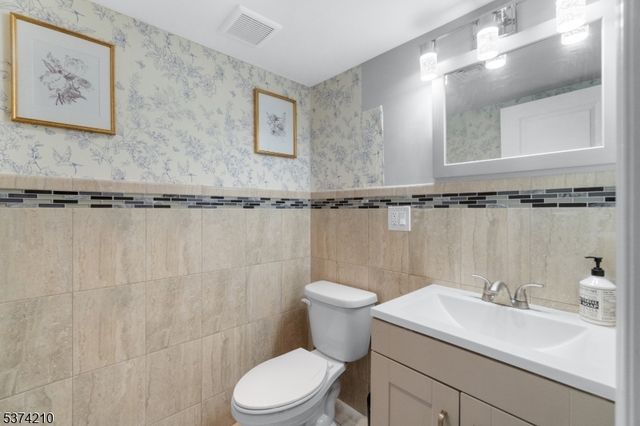122 4Th Ave, East Orange City, NJ 07017