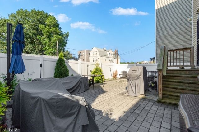 122 4Th Ave, East Orange City, NJ 07017