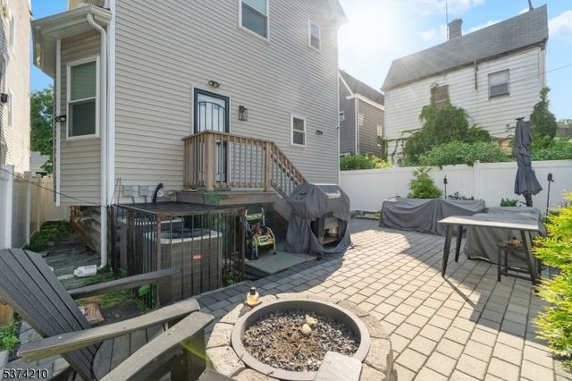122 4Th Ave, East Orange City, NJ 07017