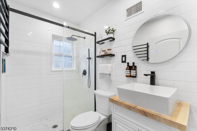 122 4Th Ave, East Orange City, NJ 07017