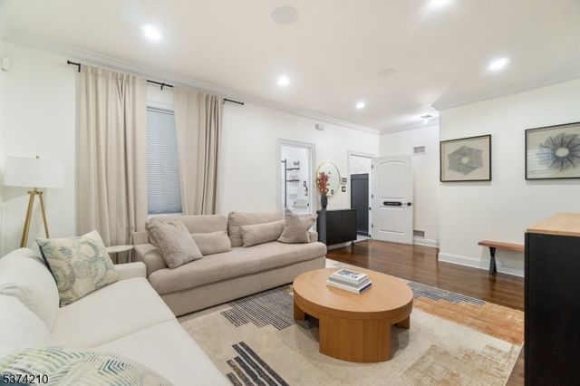 122 4Th Ave, East Orange City, NJ 07017