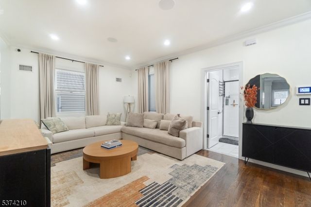 122 4Th Ave, East Orange City, NJ 07017
