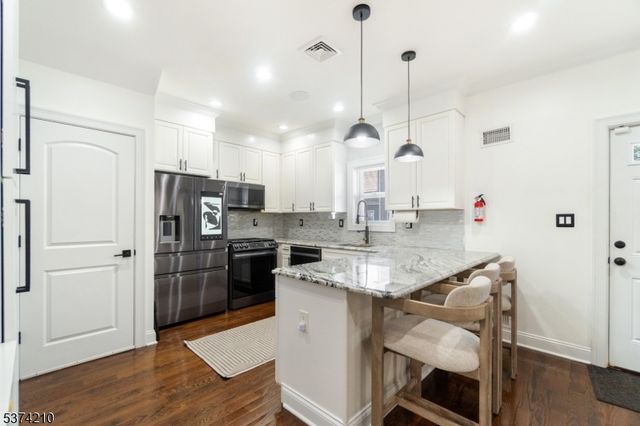 122 4Th Ave, East Orange City, NJ 07017