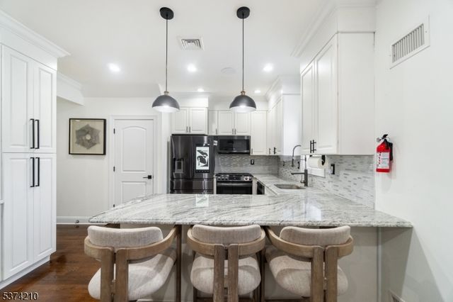 122 4Th Ave, East Orange City, NJ 07017