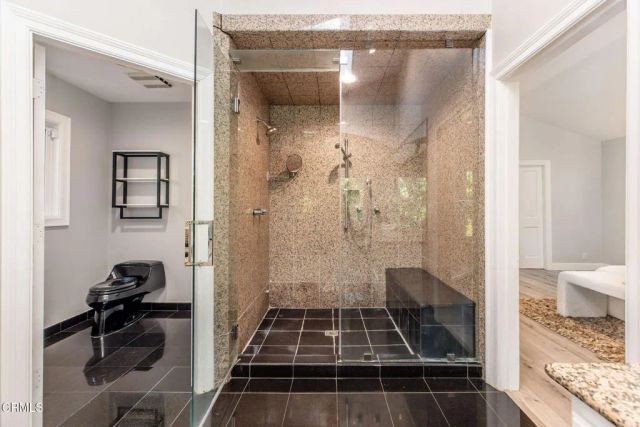 19443 Hatteras Street, Los Angeles, CA 91356