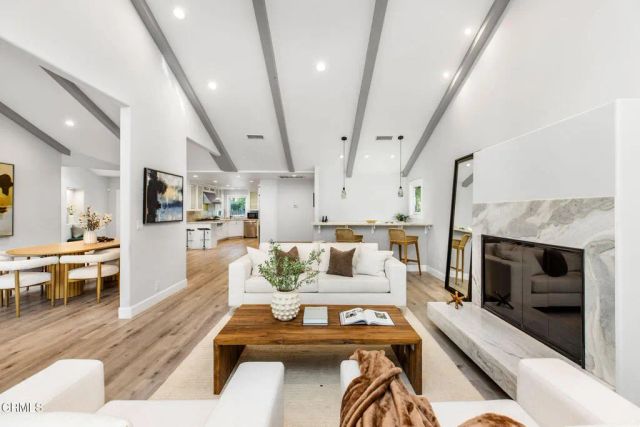 19443 Hatteras Street, Los Angeles, CA 91356