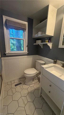 1137 Inland RD, Chesapeake, VA 23322