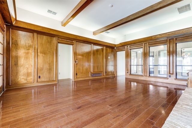 10009 Chimney Hill Lane, Dallas, TX 75243