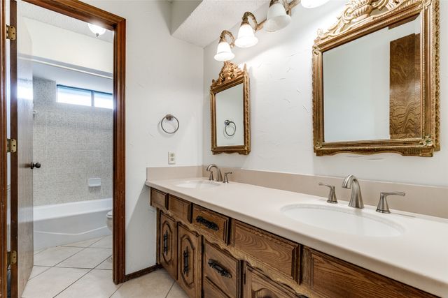 10009 Chimney Hill Lane, Dallas, TX 75243