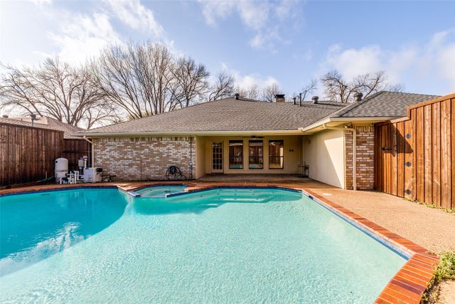 10009 Chimney Hill Lane, Dallas, TX 75243