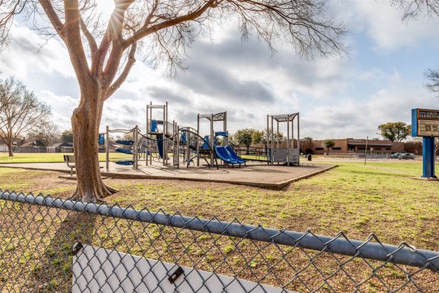 10009 Chimney Hill Lane, Dallas, TX 75243