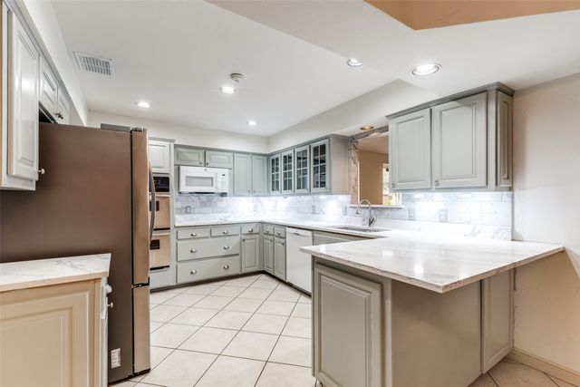 10009 Chimney Hill Lane, Dallas, TX 75243